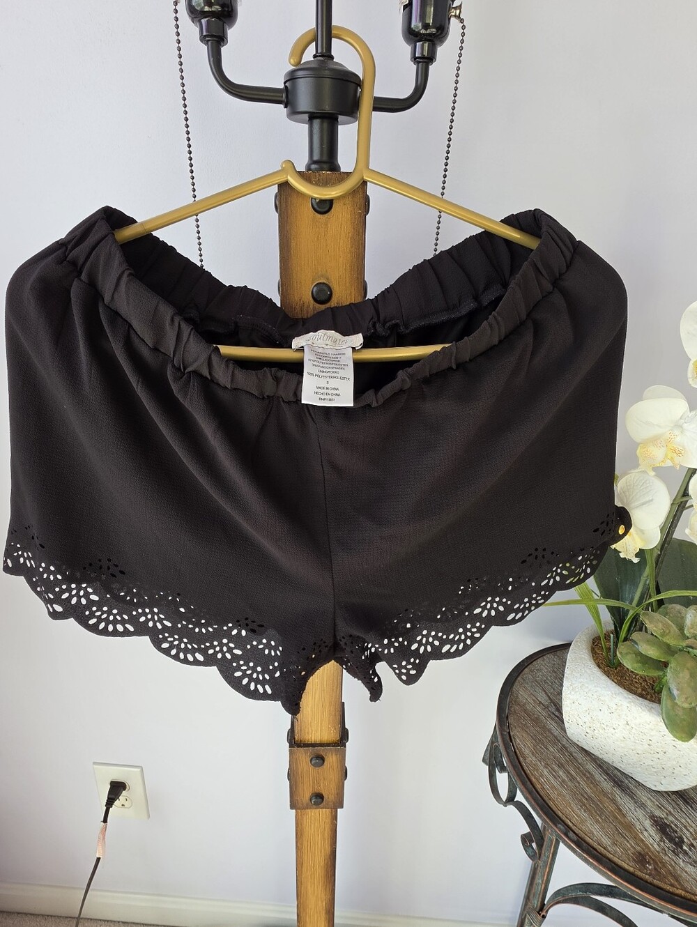 #2650, ​Soulmates black laser cut scallop hem shorts Sz S excellent condition.